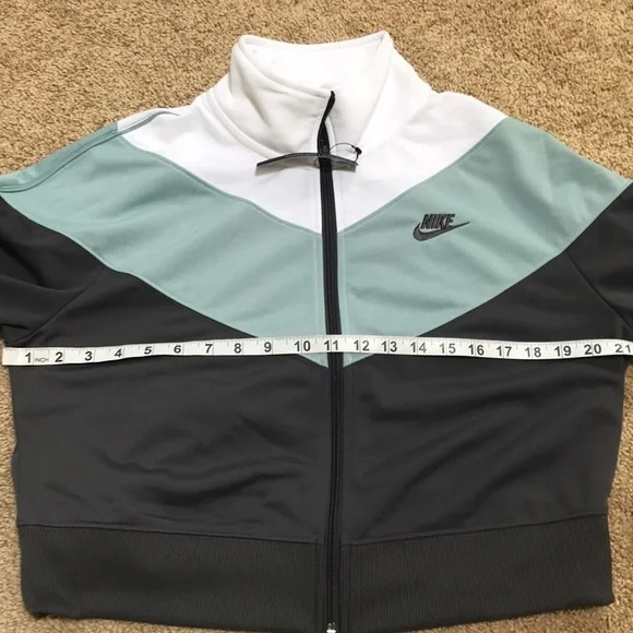 NWT! NIKE Size L Multi Combo cropped sweatshirt